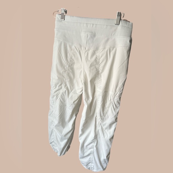 Lululemon studio crops Sz 2 - Picture 9 of 12